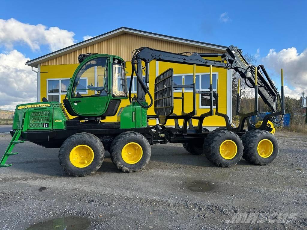 John Deere 810 E شاحنات