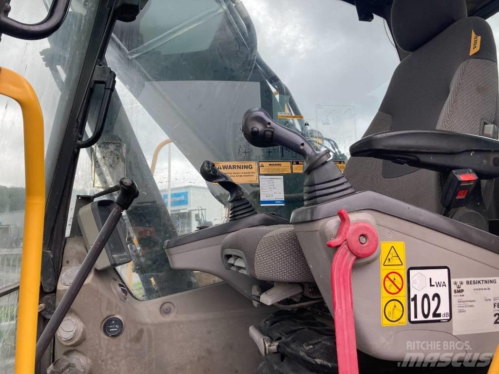 Volvo EC 220 DL حفارات زحافة