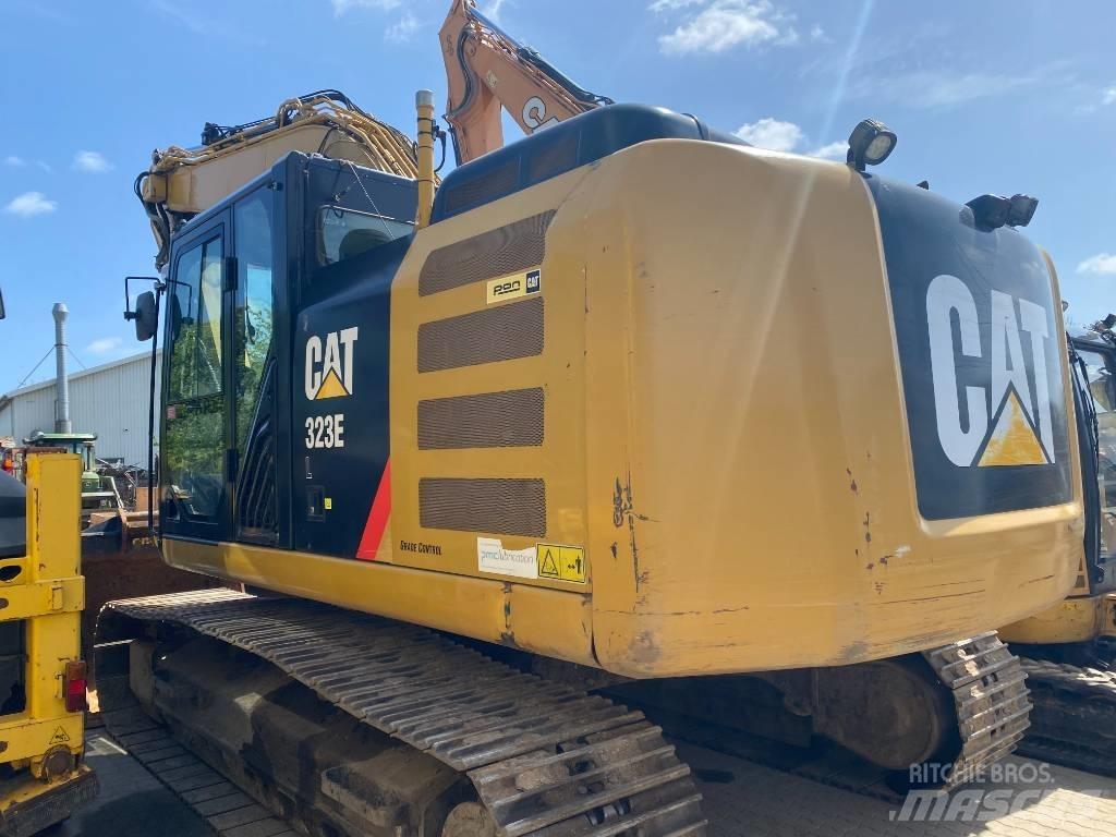 CAT 323 EL حفارات زحافة