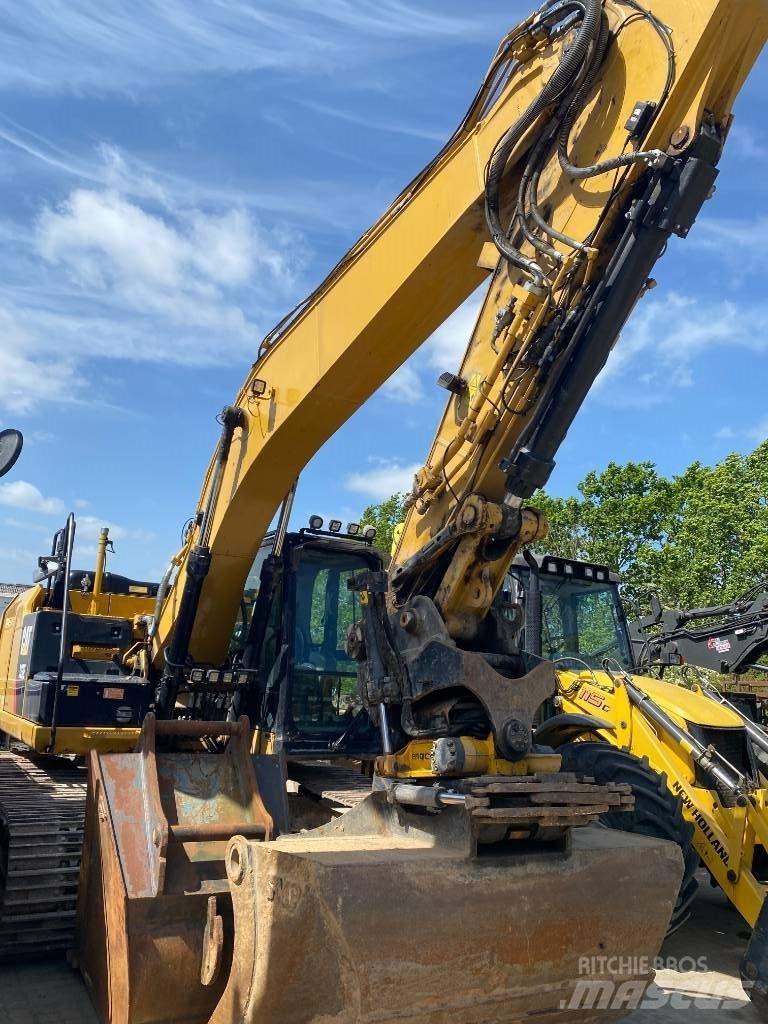 CAT 323 EL حفارات زحافة