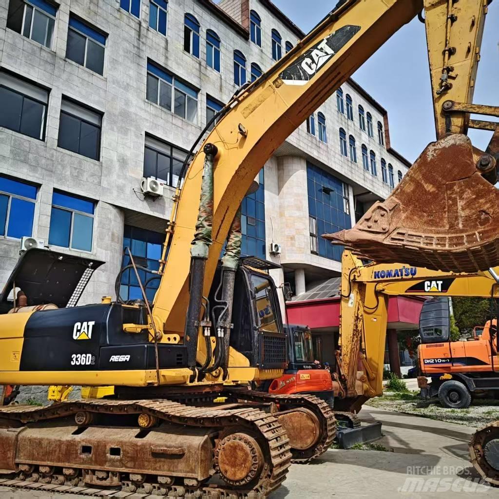 CAT 336 D حفارات زحافة