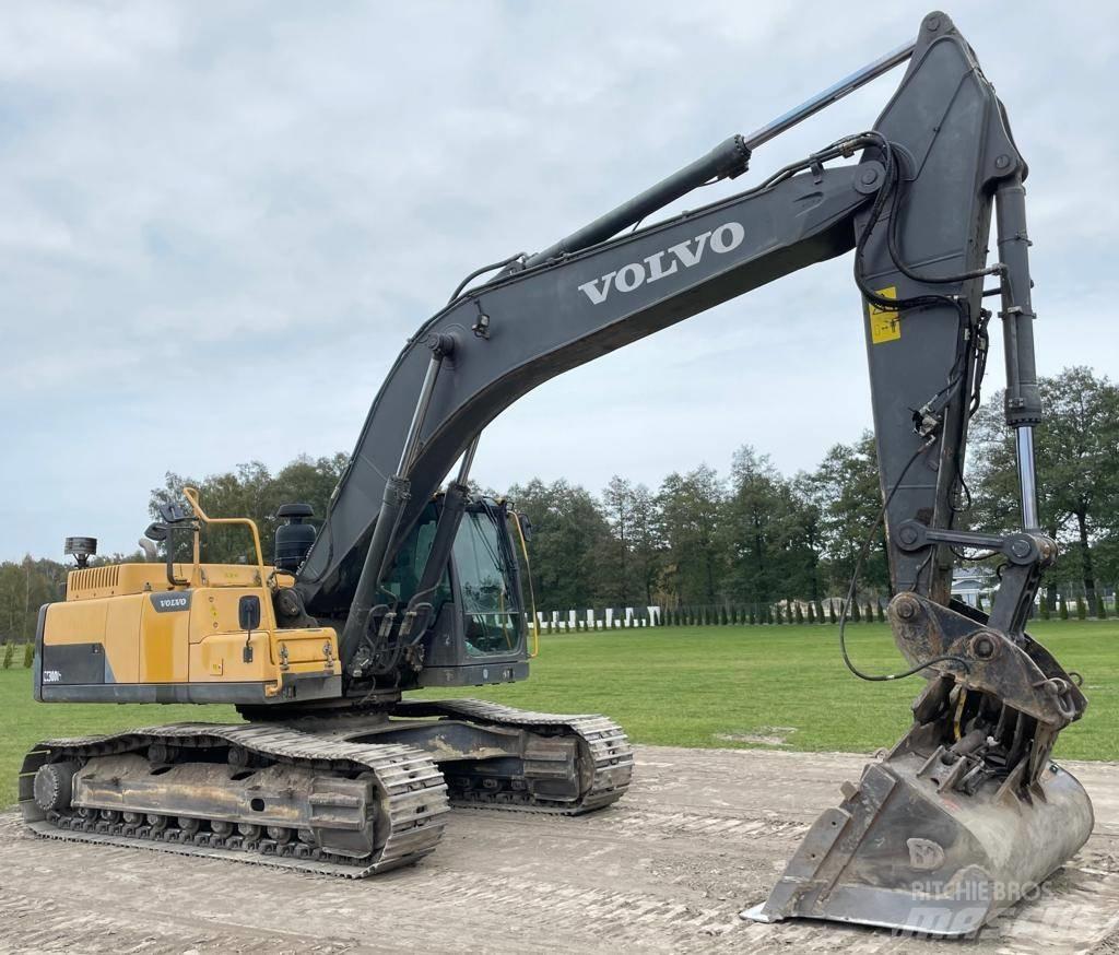 Volvo EC 300 D L حفارات زحافة