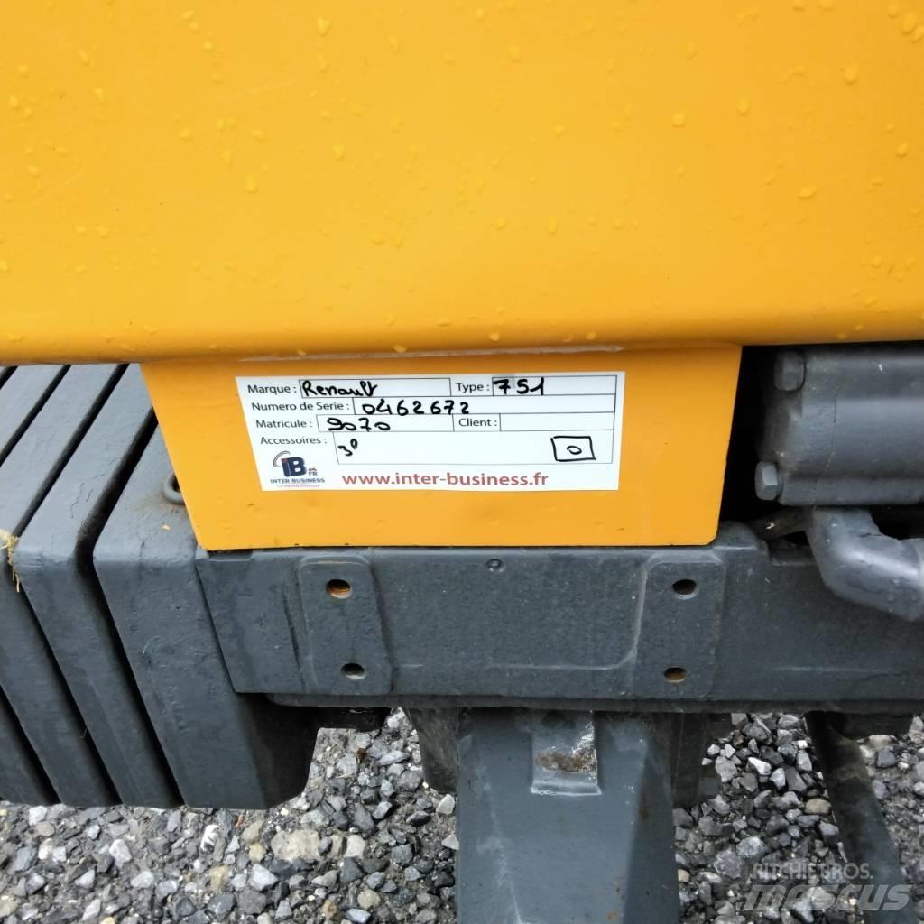 Renault 751 4s الجرارات