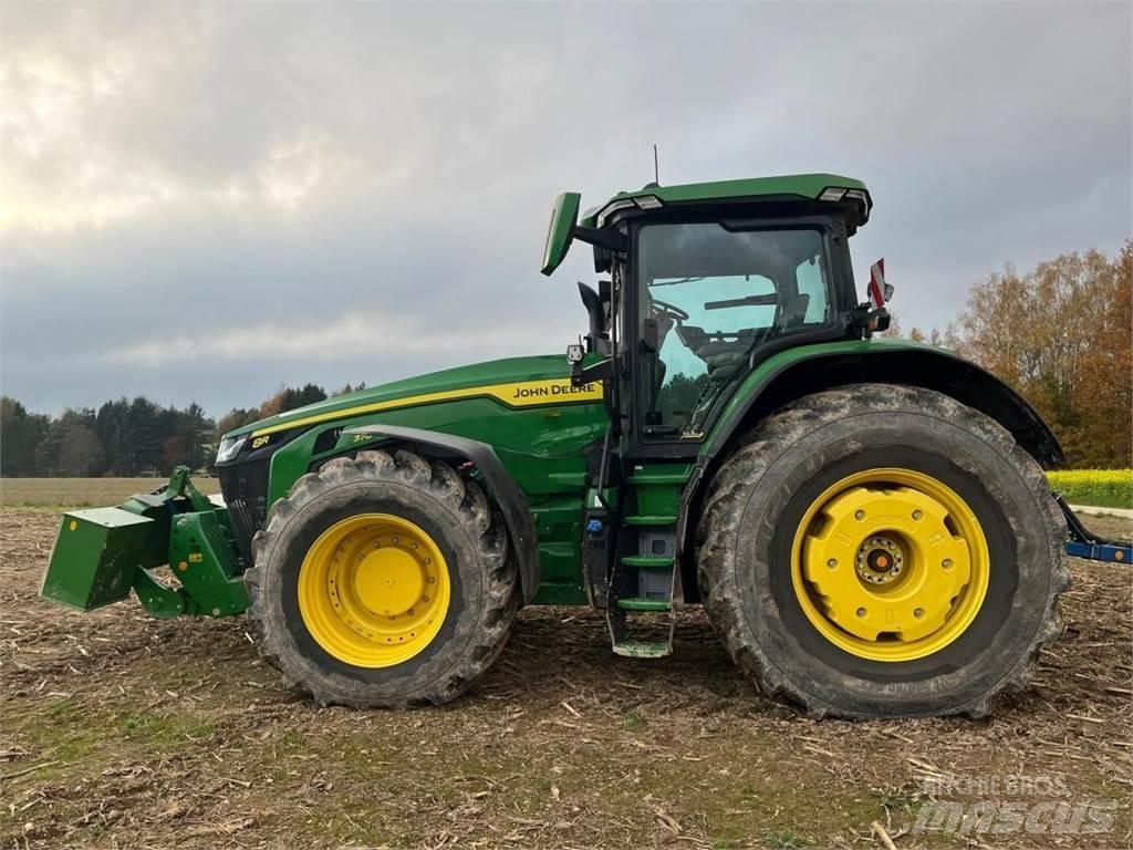 John Deere 8R 370 الجرارات