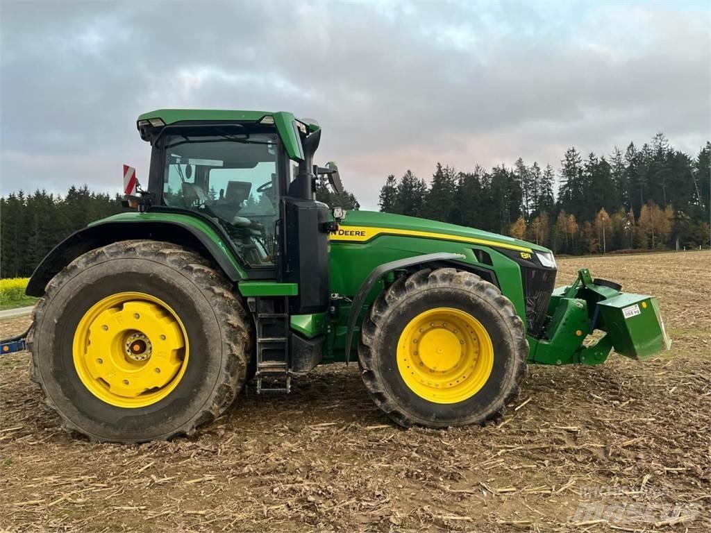 John Deere 8R 370 الجرارات