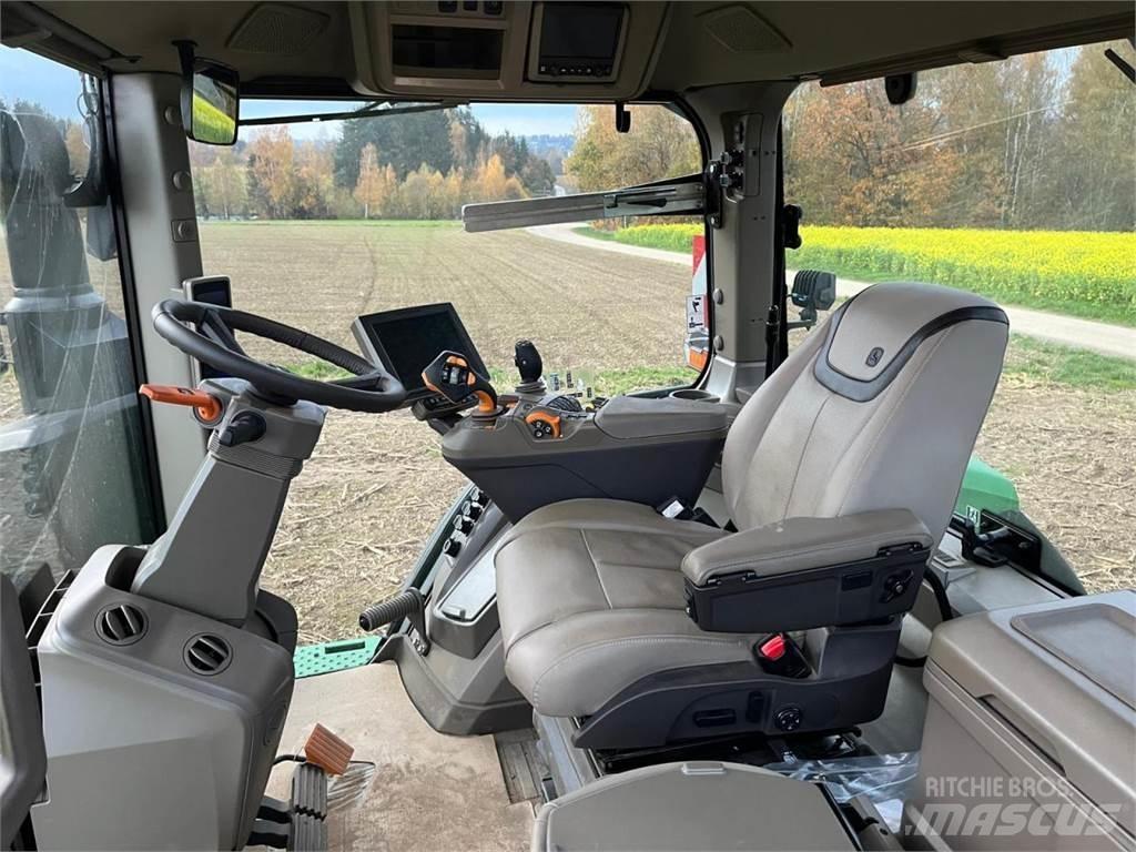 John Deere 8R 370 الجرارات