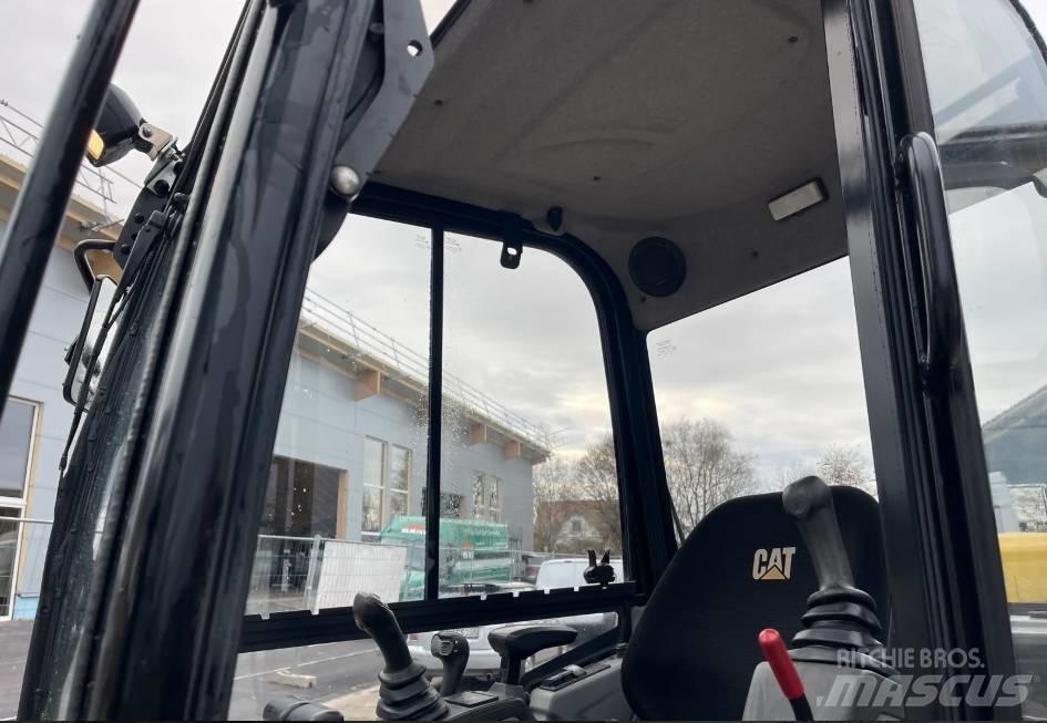 CAT 301.7 D حفارات صغيرة أقل من 7 طن (حفارات صغيرة)