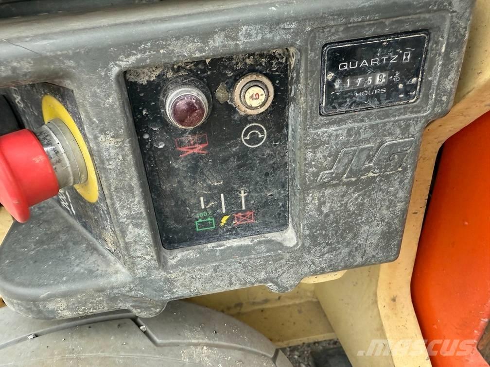 JLG 1930 ES رافعات مقصية الشكل