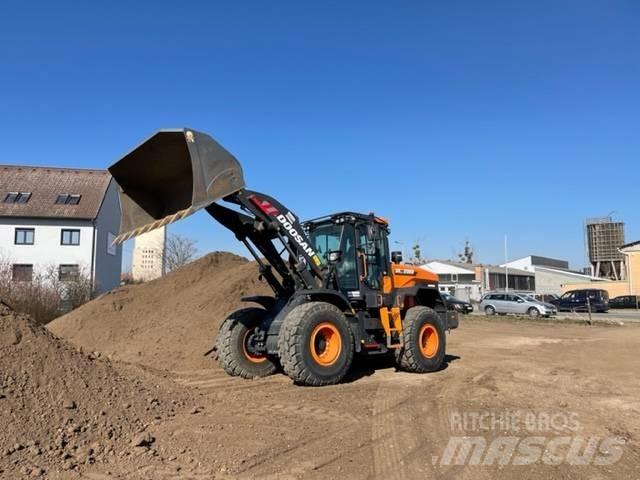 Doosan DL280 لوادر بعجل