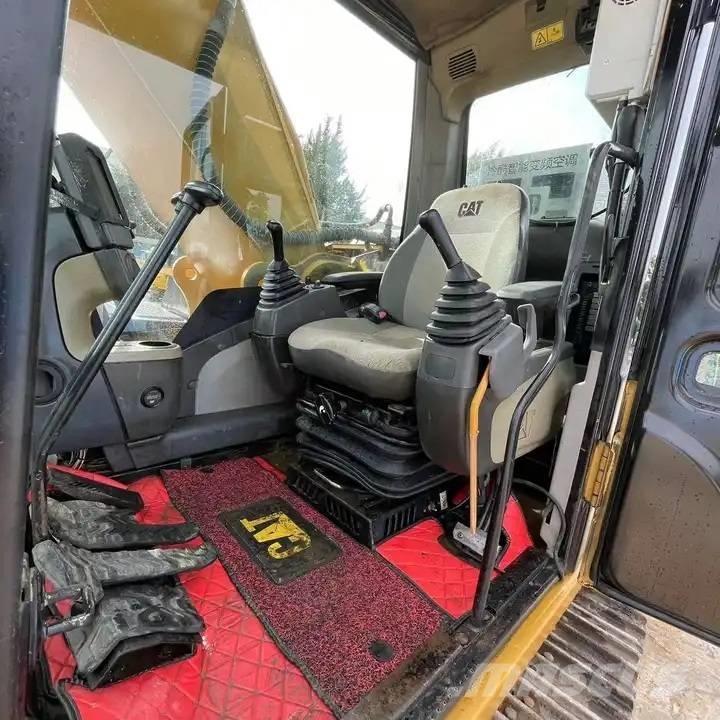 CAT 330D حفارات زحافة