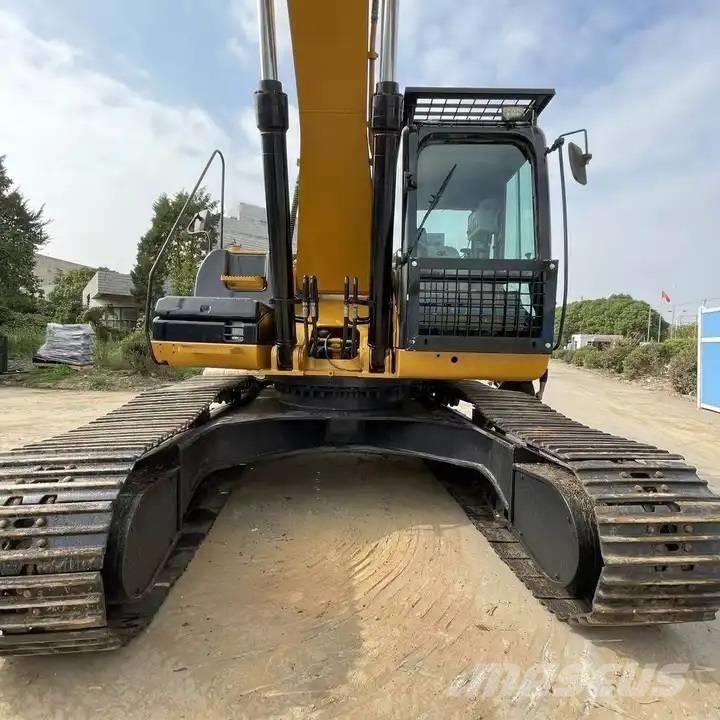 CAT 330D حفارات زحافة