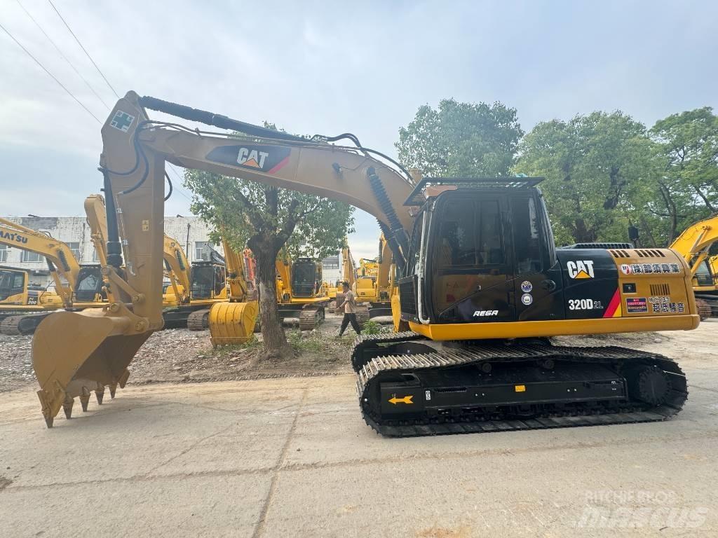 CAT 320 D2L حفارات زحافة