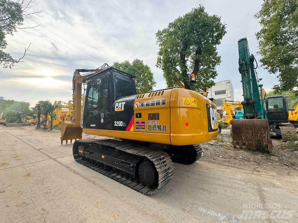 CAT 320 D2L حفارات زحافة
