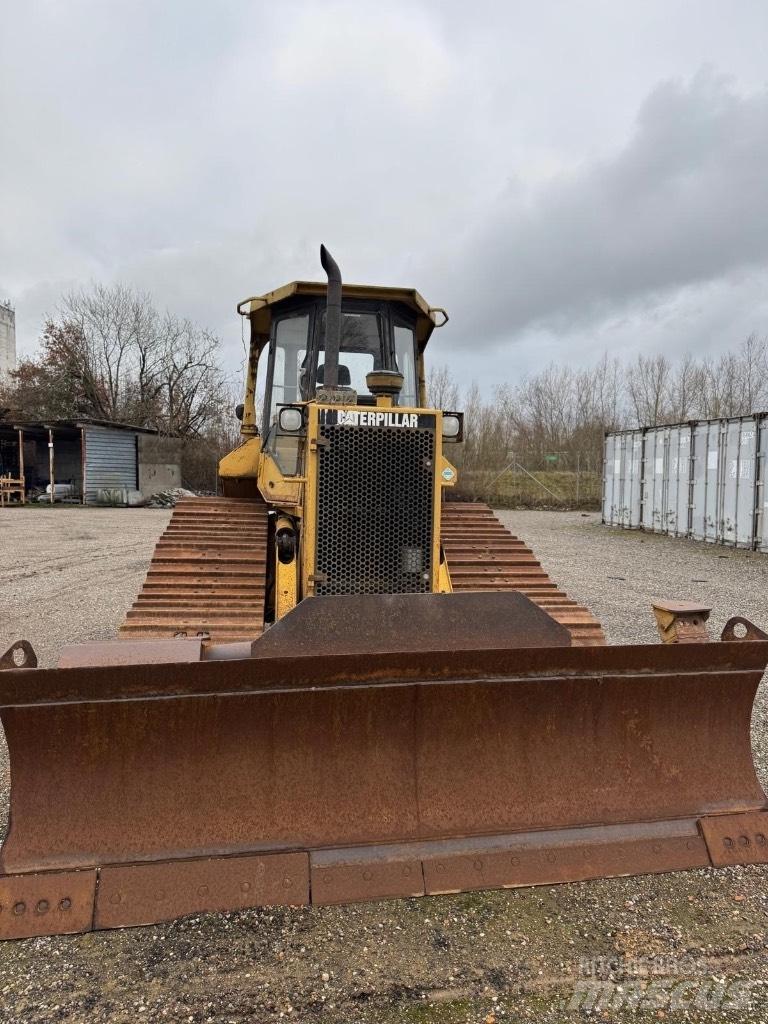 CAT D 5 M LGP بلدوزرات مجنزرة