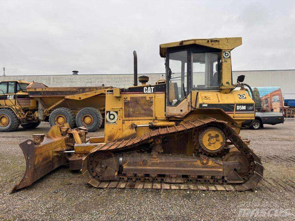 CAT D 5 M LGP بلدوزرات مجنزرة