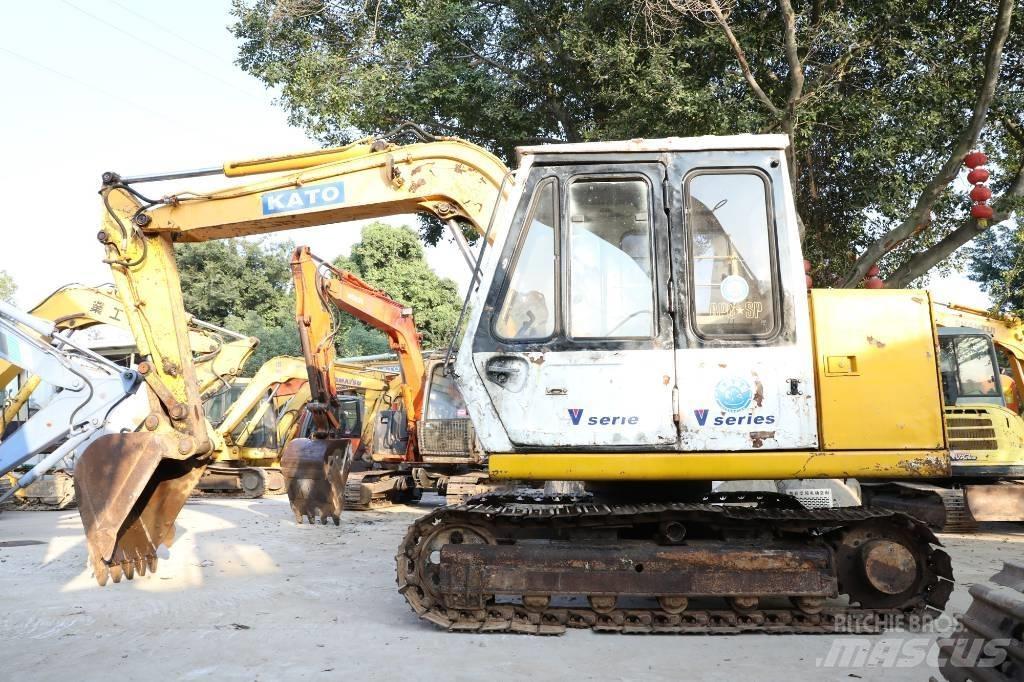 Kato HD 250 V II حفارات زحافة