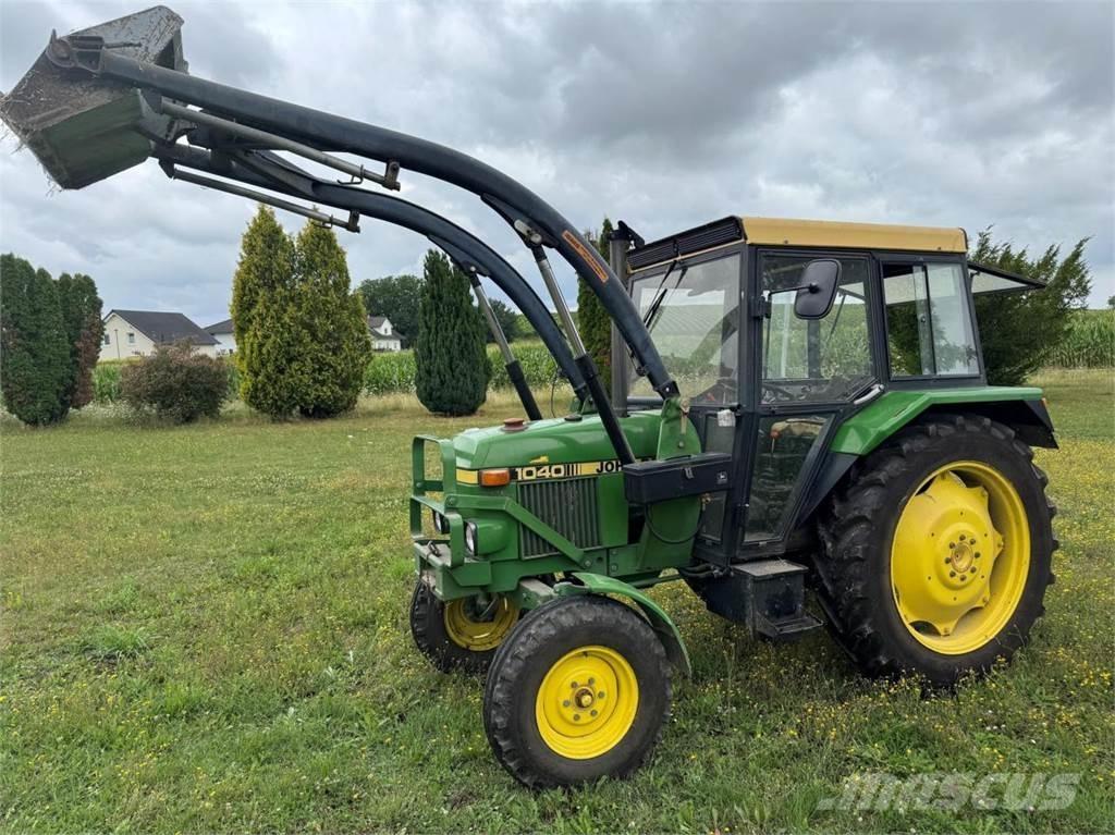 John Deere 1040 S الجرارات
