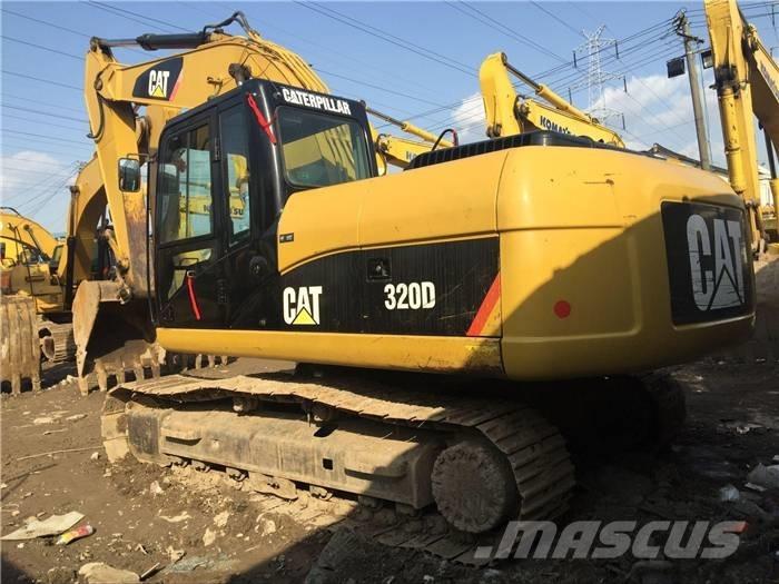 CAT 320 D حفارات زحافة
