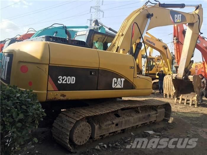 CAT 320 D حفارات زحافة