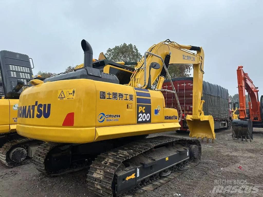 Komatsu PC200 حفارات زحافة