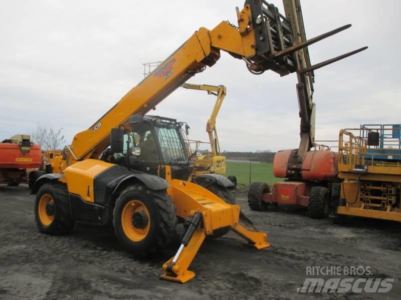 JCB 540-140 مناولات متداخلة