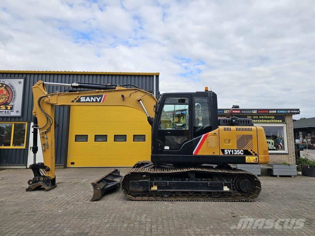 Sany SY135C حفارات زحافة