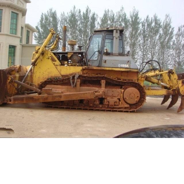 Komatsu d155a-2 بلدوزرات مجنزرة