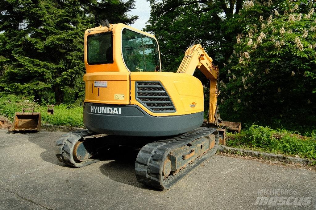 Hyundai R80CR-9 حفارات وسط 7 طن - 12 طن