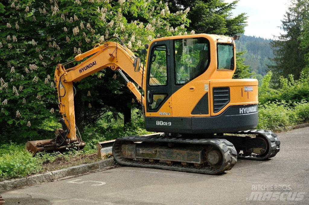 Hyundai R80CR-9 حفارات وسط 7 طن - 12 طن