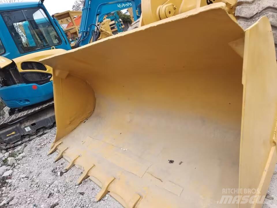 CAT 938 F لوادر بعجل