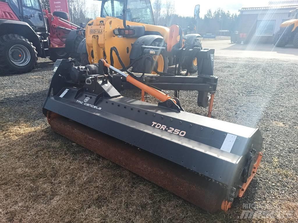 TMC TDR 250 جزازات وأغطية المراعي