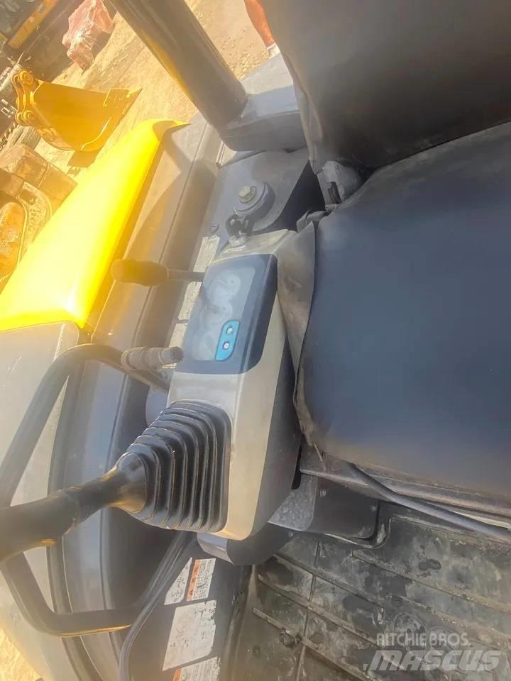 Komatsu PC 40 MR-2 حفارات صغيرة أقل من 7 طن (حفارات صغيرة)