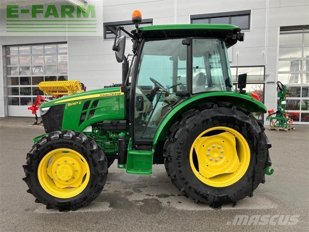 John Deere 5067E الجرارات