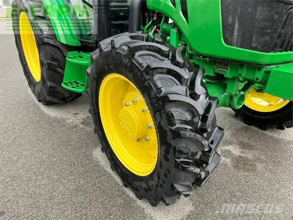 John Deere 5067E الجرارات