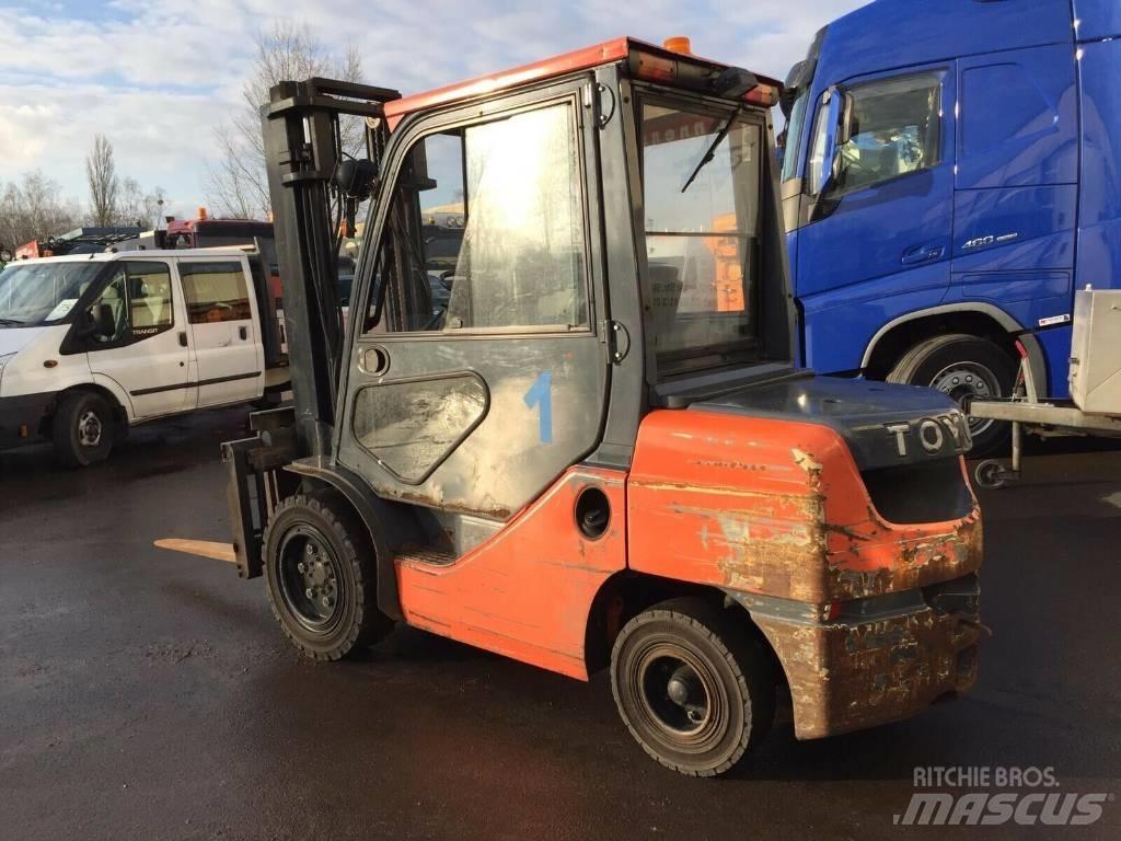 Toyota 02-8 FD JF 35 شاحنات الديزل
