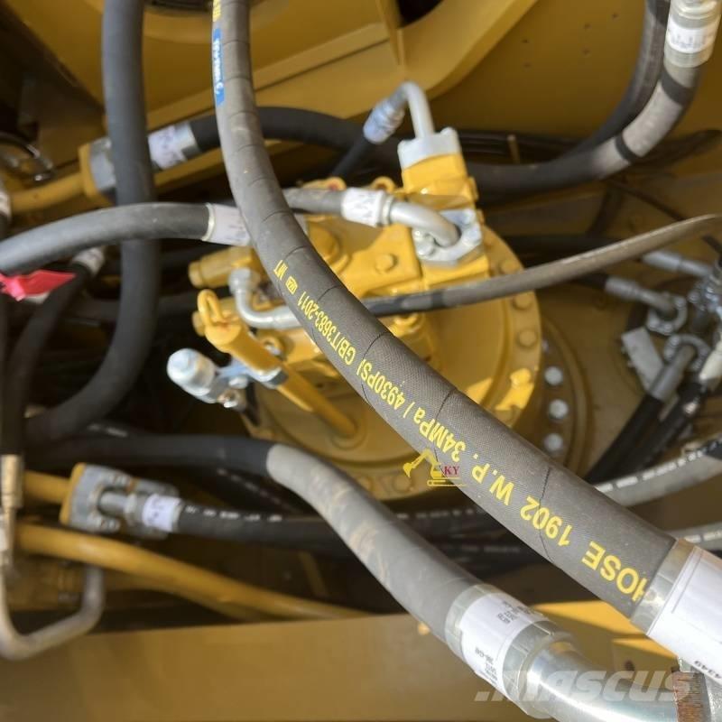 CAT 330 D حفارات زحافة