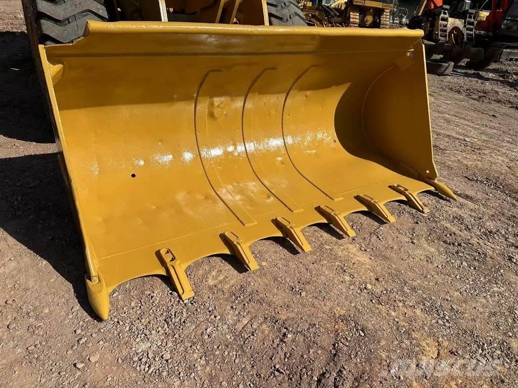 CAT 966H لوادر بعجل