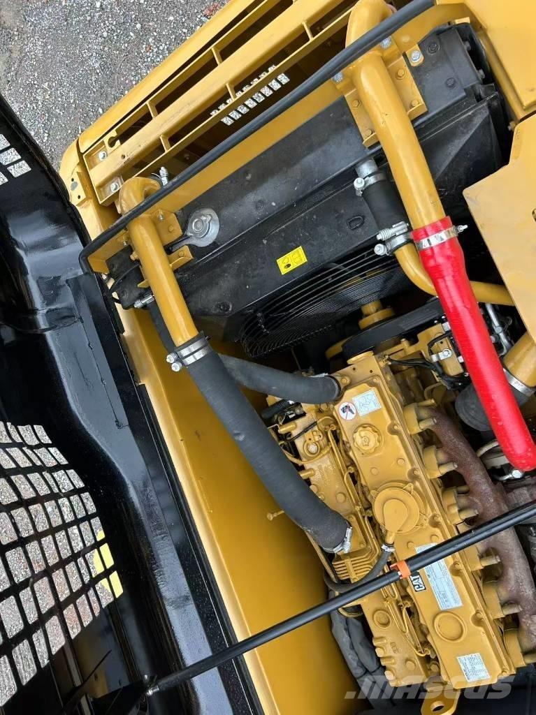 CAT 320D2L حفارات زحافة