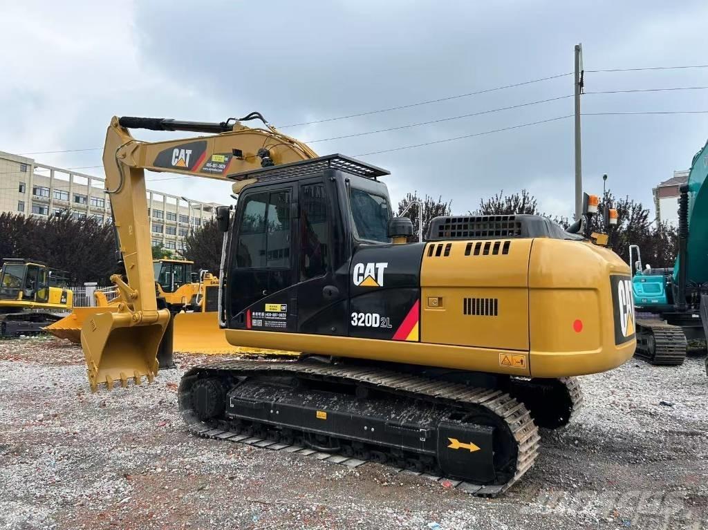 CAT 320D2L حفارات زحافة
