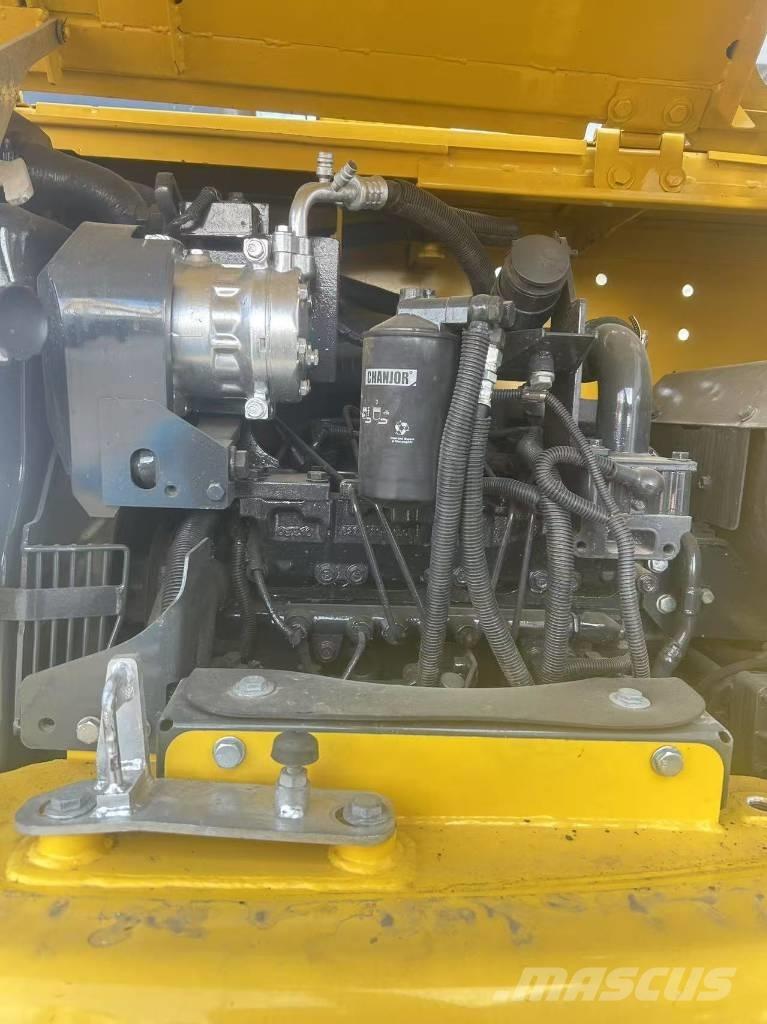 Komatsu PC 70 حفارات زحافة