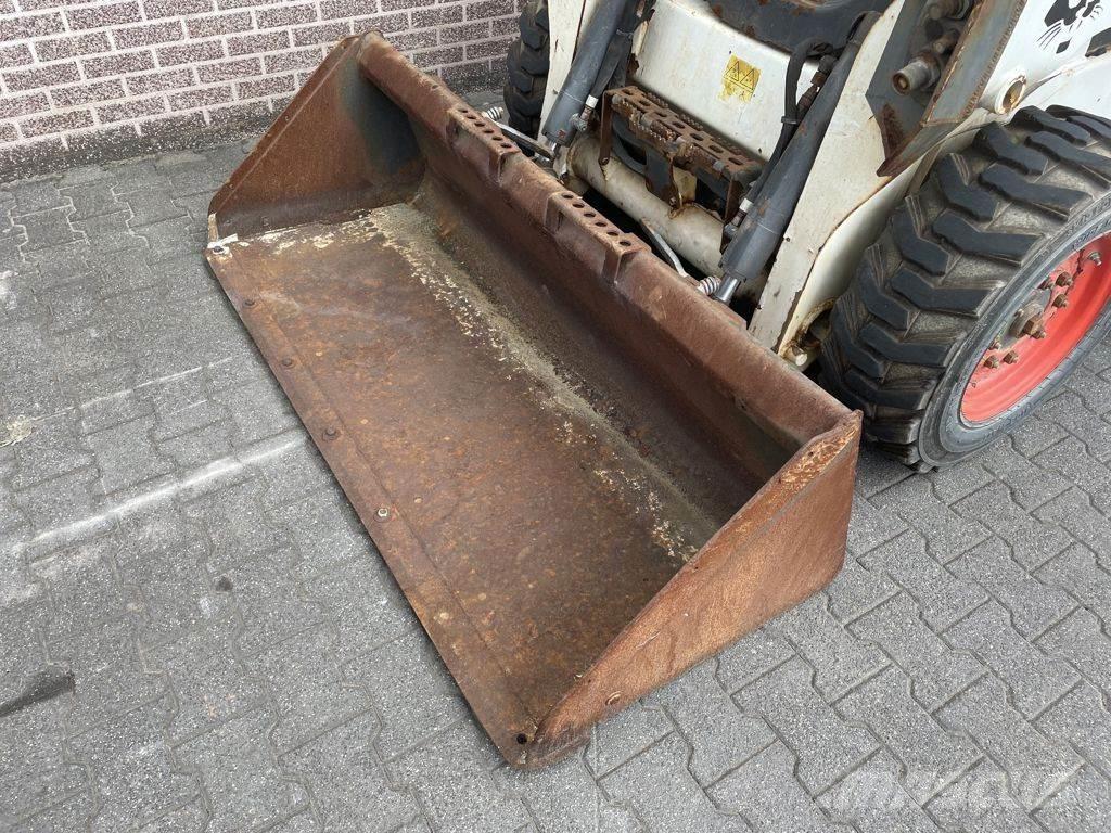 Bobcat S550 لوادر انزلاقية التوجيه