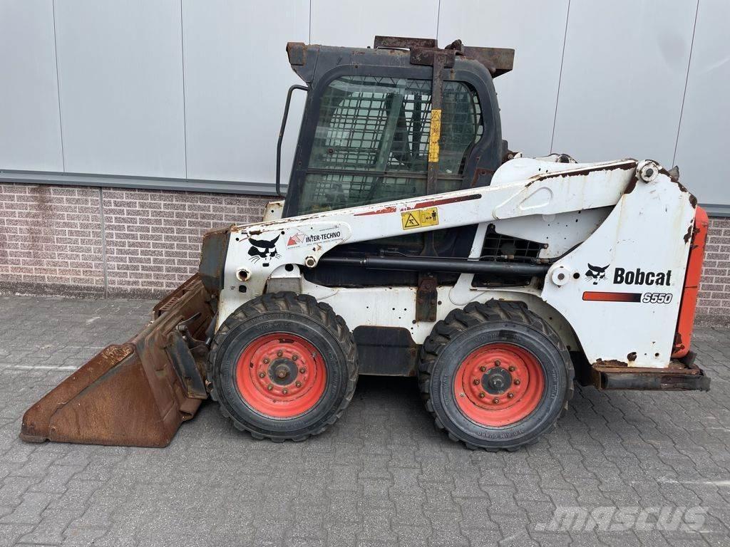 Bobcat S550 لوادر انزلاقية التوجيه