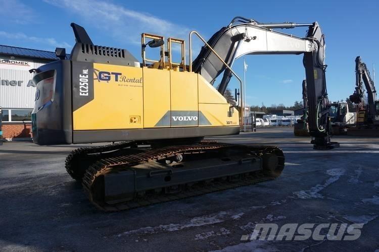 Volvo EC 250 E N L حفارات زحافة