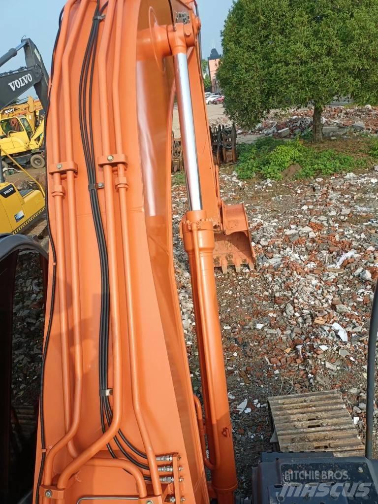 Hitachi ZX 250 LC حفارات زحافة
