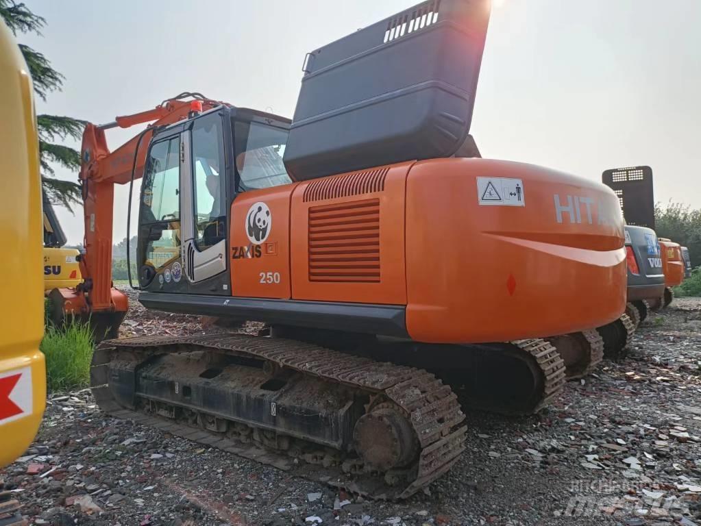 Hitachi ZX 250 LC حفارات زحافة
