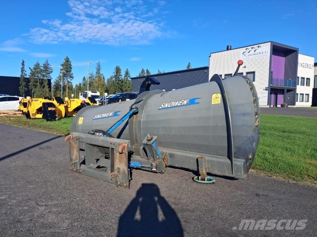 Snowek Alueaura 3200 حراثات ونصول الجليد