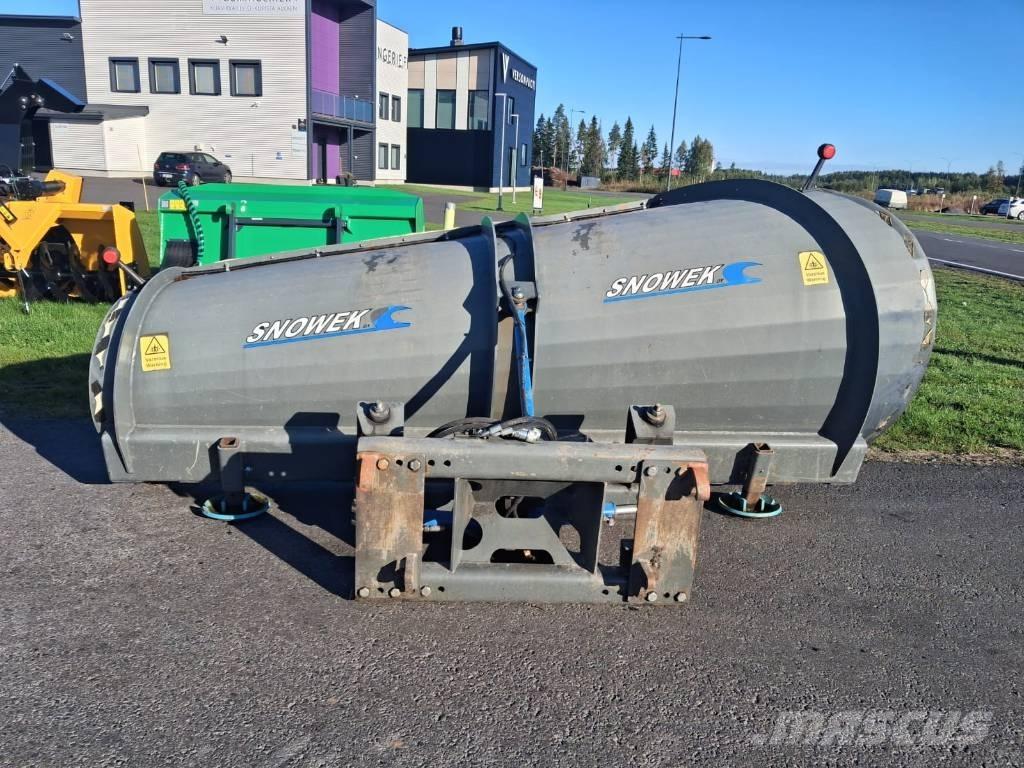 Snowek Alueaura 3200 حراثات ونصول الجليد