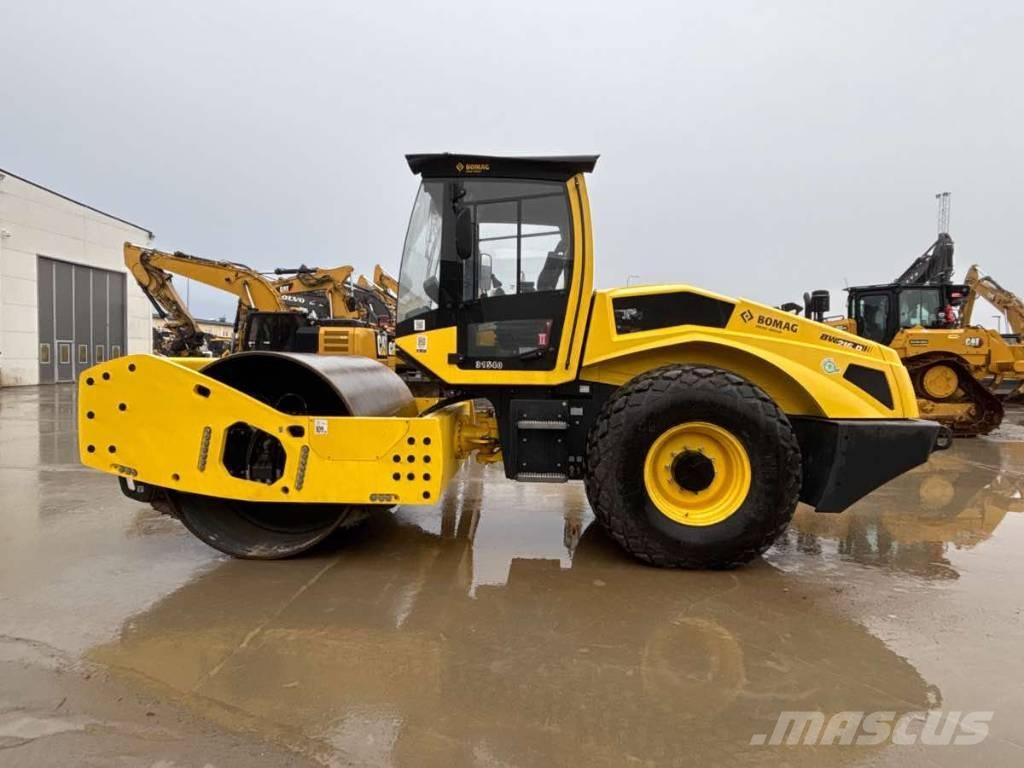 Bomag BW216D-5 مداحل أحادية الأسطوانة