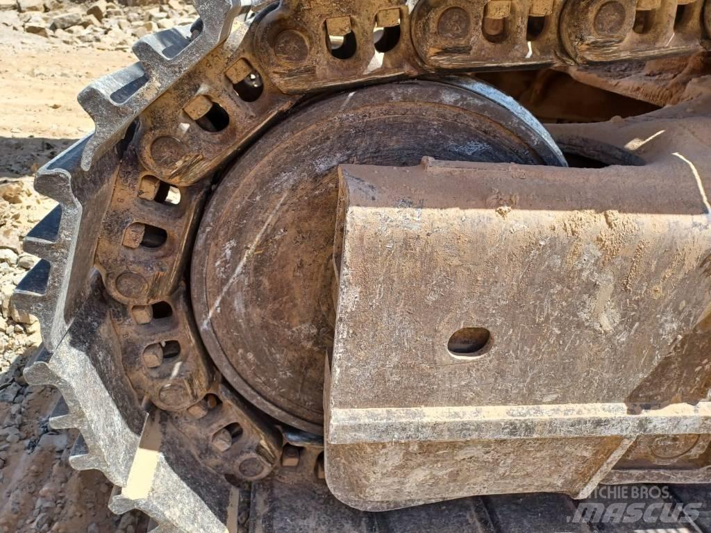 Komatsu PC 600 LC-8 حفارات زحافة