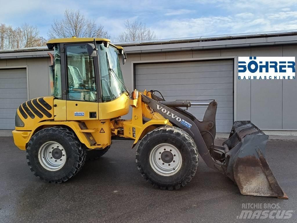 Volvo L 30 B لوادر بعجل